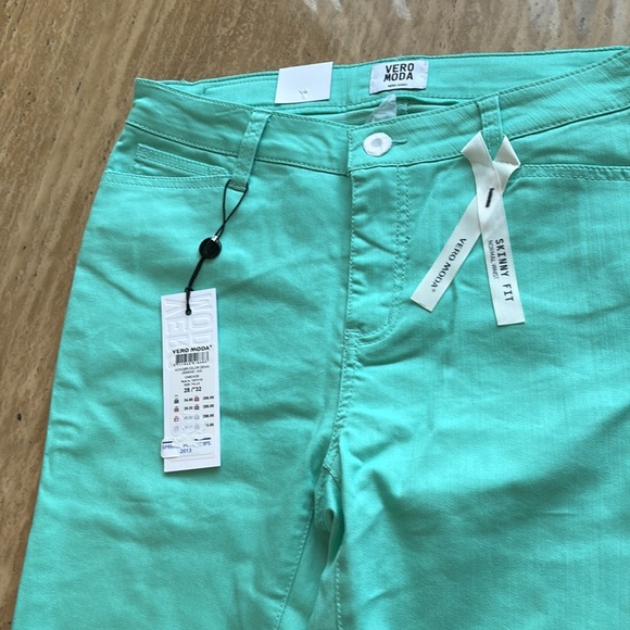 Vero Moda Jeans. Teal Denim. Wonder Jegging. Size 28.  
New with tags. - Picture 6 of 10